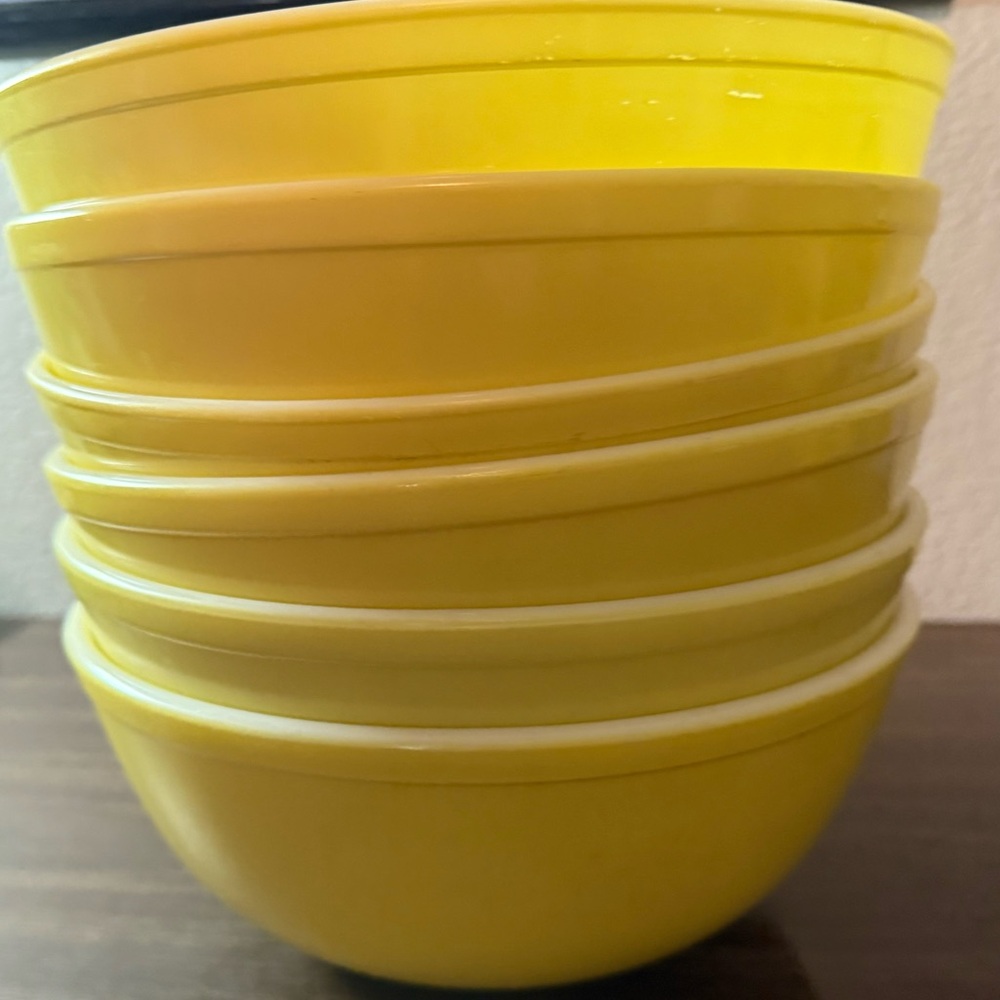 (2) Vintage Pyrex 404 Bright Yellow Nesting Mixing Bowl 4 Qt  10" - Picture 7 of 7